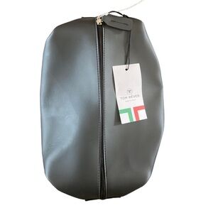 Tom Reves  Men'sToiletry Bag NWT Made in Italy Snaps on each end for low profile
